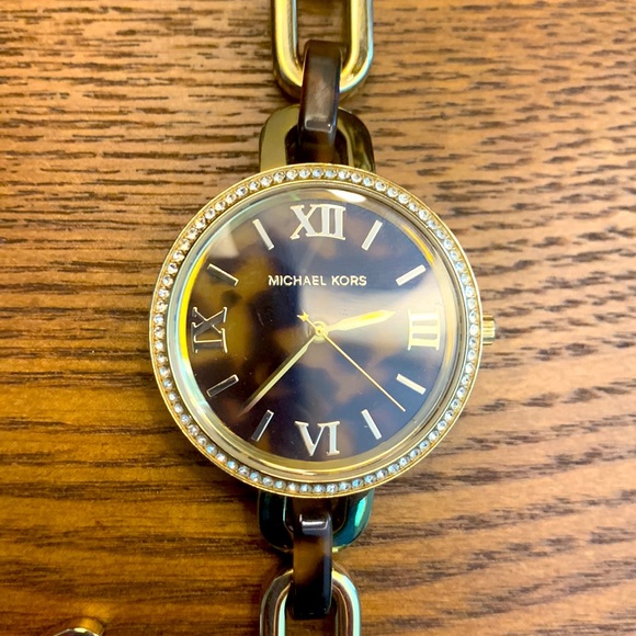 Michael Kors watch. Great condition - Picture 2 of 6